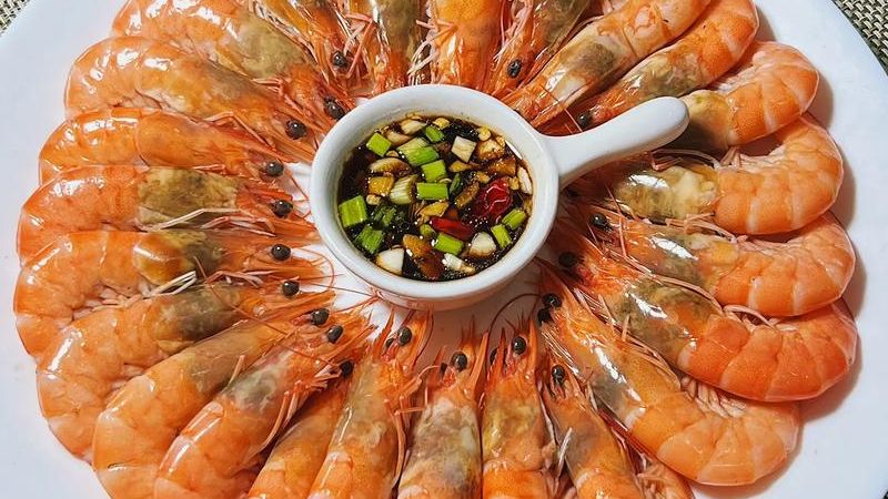 白灼虾的经典做法，新鲜虾为主料保留原汁原味与鲜美口感